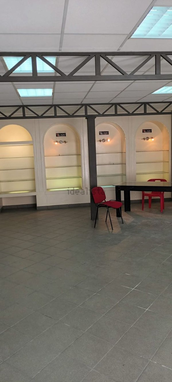 locale commerciale in vendita a Catania in zona Nesima