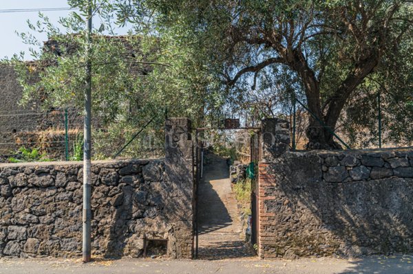 casa indipendente in vendita a Catania in zona Canalicchio