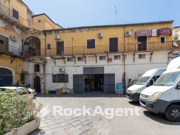 locale commerciale in vendita a Catania in zona Centro Storico