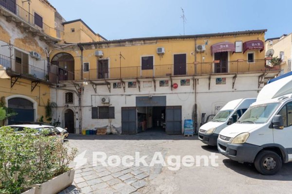 locale commerciale in vendita a Catania in zona Centro Storico
