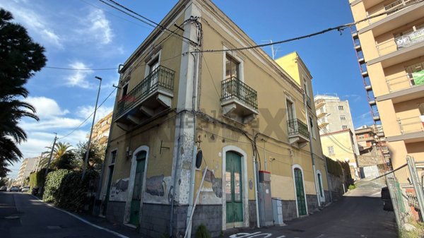 casa indipendente in vendita a Catania in zona Canalicchio