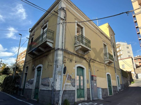 casa indipendente in vendita a Catania in zona Canalicchio