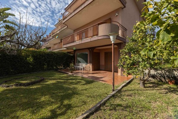 casa indipendente in vendita a Catania in zona Canalicchio