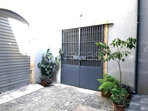 locale commerciale in vendita a Catania in zona Centro Storico