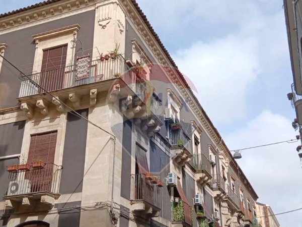 negozio in vendita a Catania in zona Centro Storico