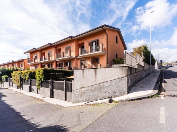 casa indipendente in vendita a Catania