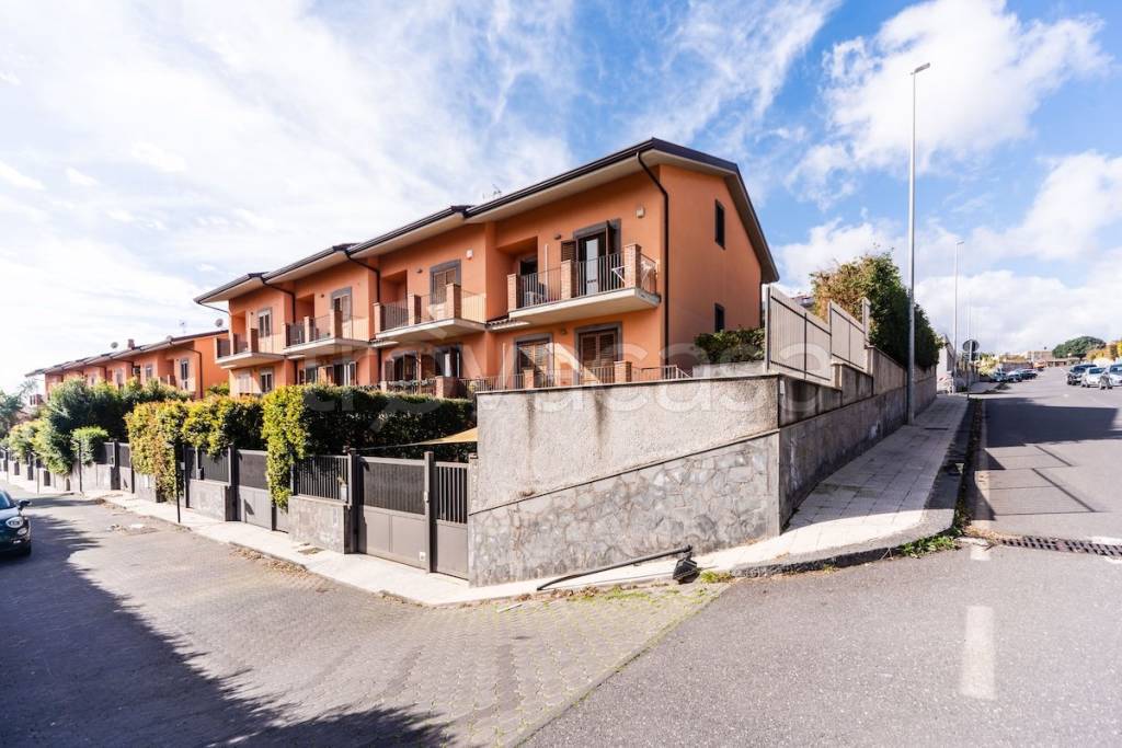 casa indipendente in vendita a Catania