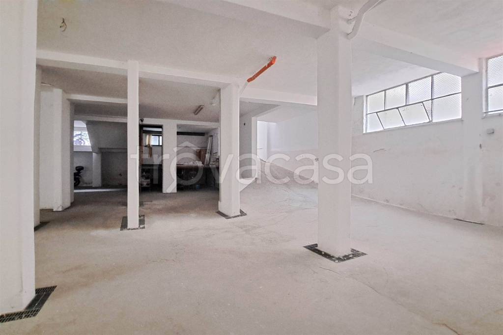 locale commerciale in vendita a Catania