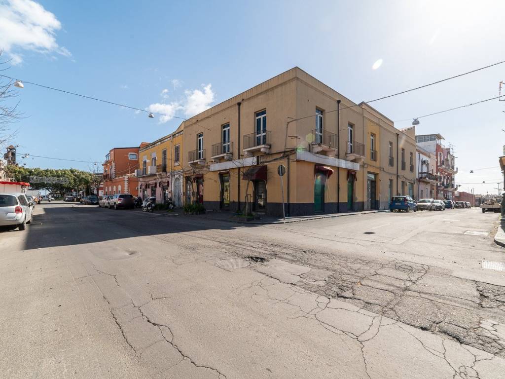 intera palazzina in vendita a Catania in zona Centro Storico