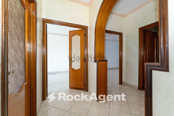 appartamento in vendita a Catania in zona Villaggio Sant'Agata