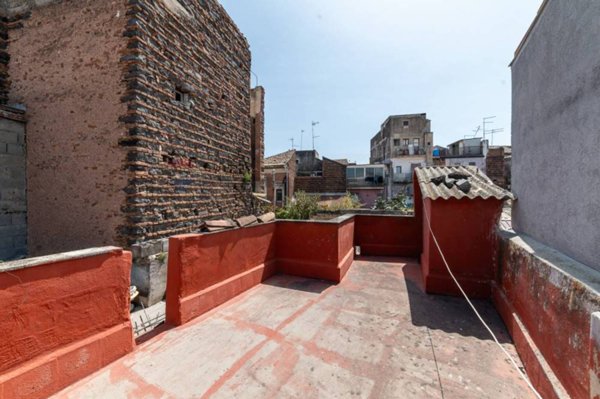 casa indipendente in vendita a Catania in zona Centro Storico