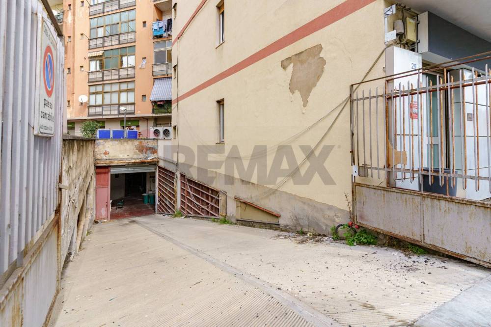 locale commerciale in vendita a Catania