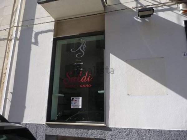 locale commerciale in vendita a Catania