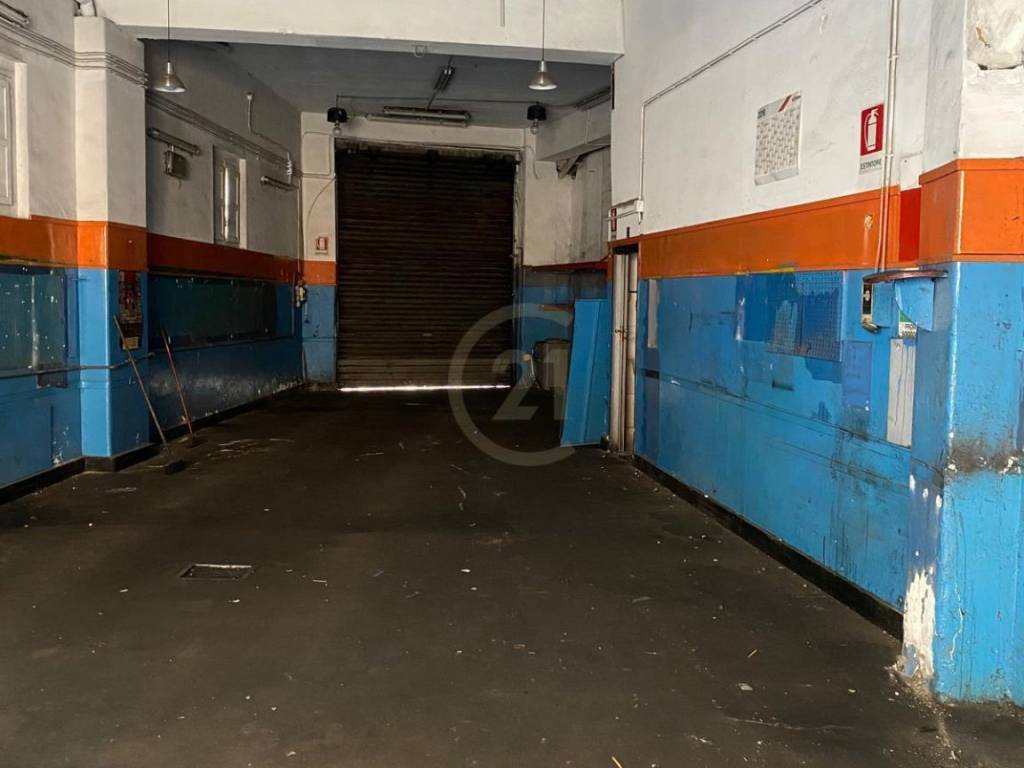 locale commerciale in vendita a Catania