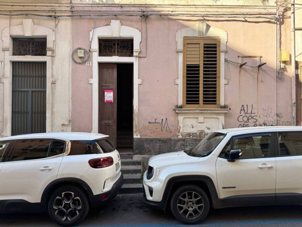 casa indipendente in vendita a Catania
