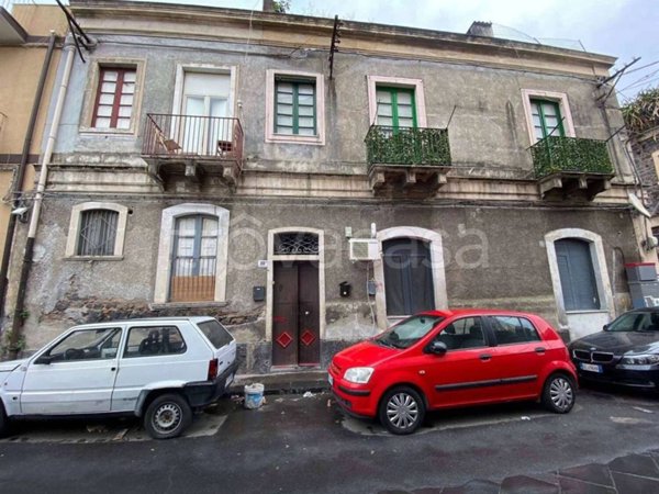 casa indipendente in vendita a Catania in zona Centro Storico
