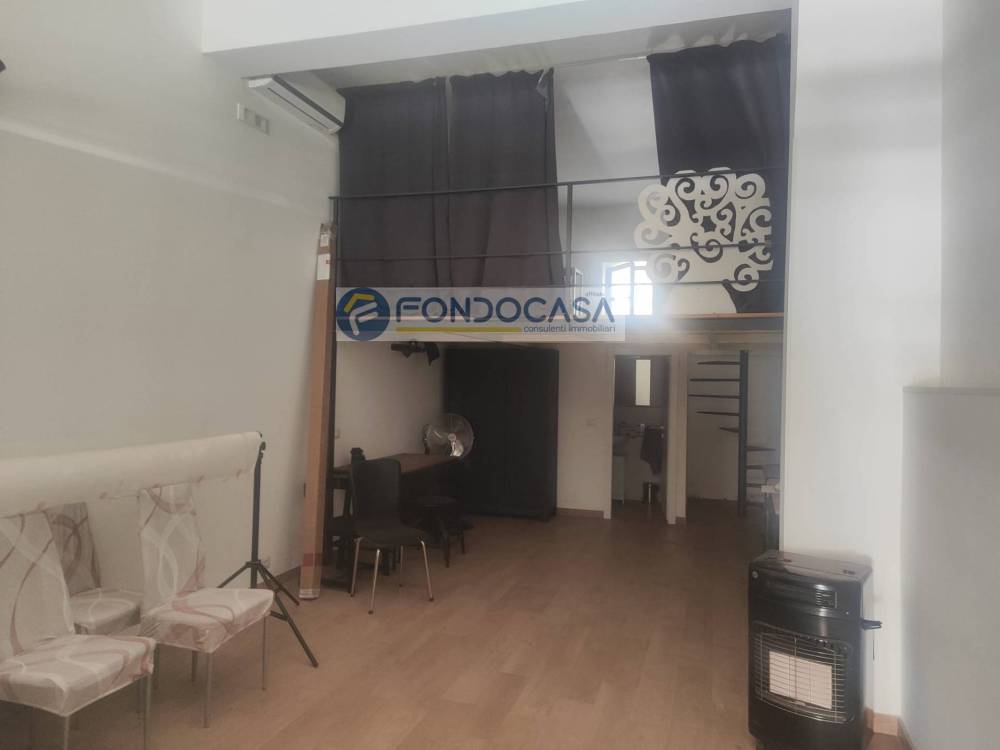 locale di sgombero in vendita a Catania