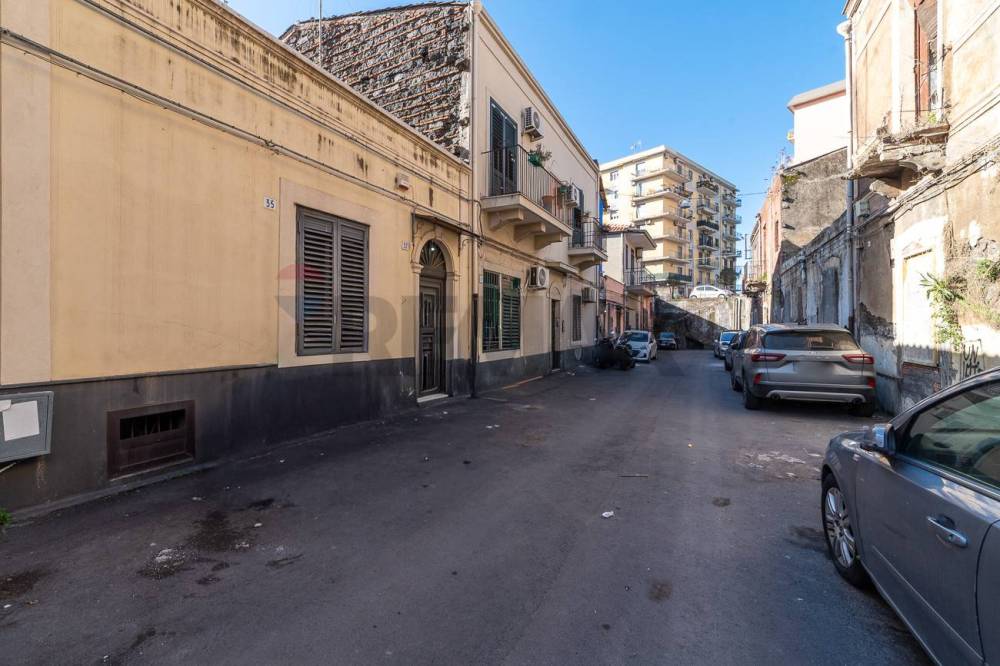 casa indipendente in vendita a Catania