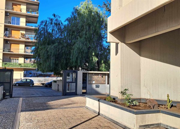 ufficio in vendita a Catania in zona Ognina