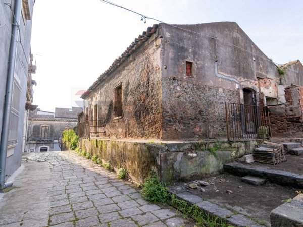casa indipendente in vendita a Catania in zona Centro Storico