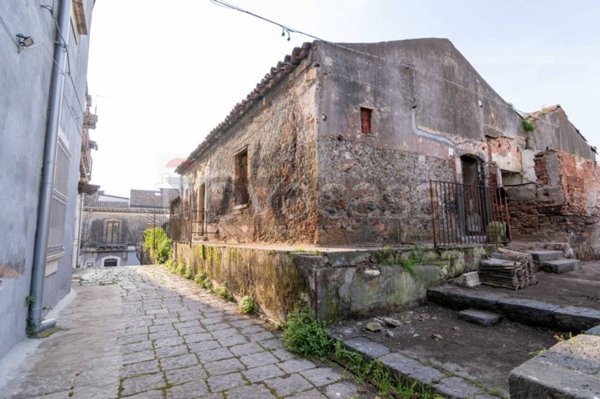 casa indipendente in vendita a Catania in zona Centro Storico