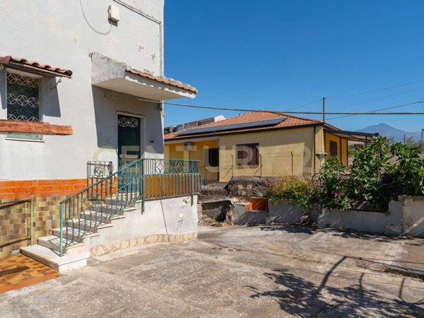 casa indipendente in vendita a Catania in zona Trappeto