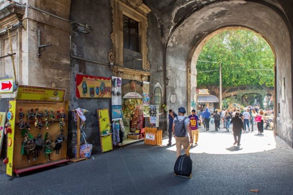 negozio in vendita a Catania in zona Centro Storico