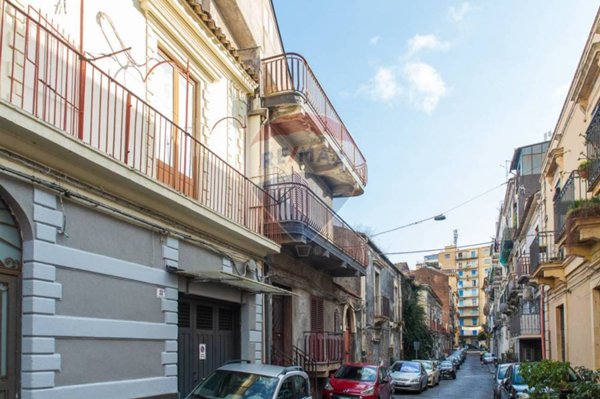 casa indipendente in vendita a Catania
