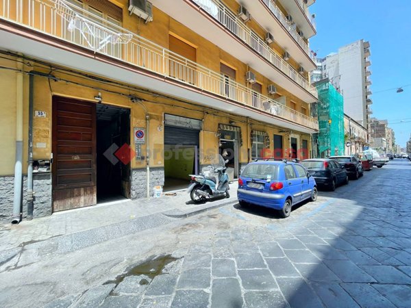 locale commerciale in vendita a Catania