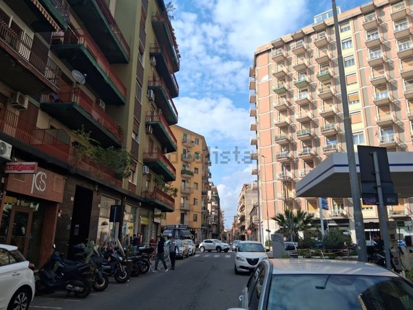 locale commerciale in vendita a Catania