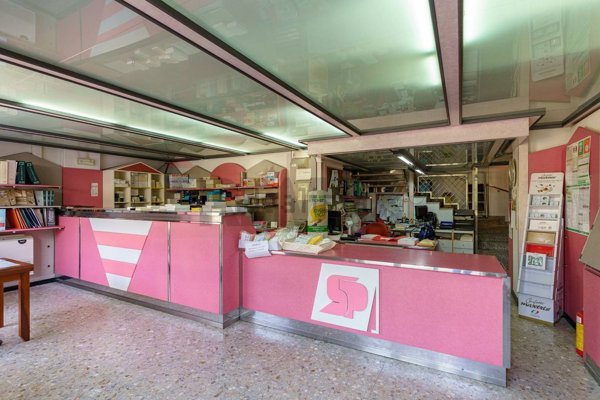 locale commerciale in vendita a Catania