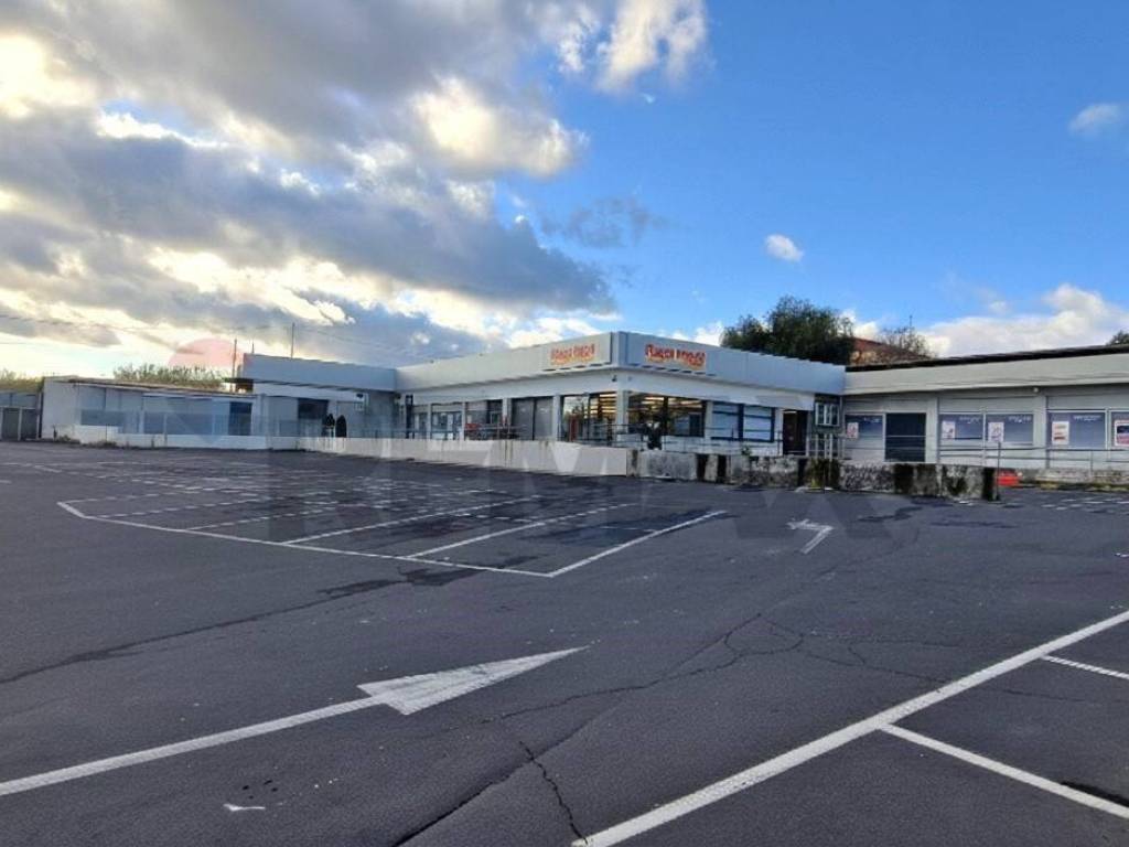 negozio in vendita a Catania in zona Zona Industriale