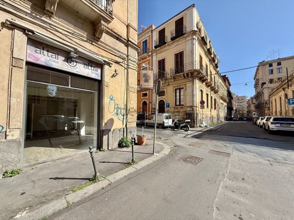 locale commerciale in vendita a Catania