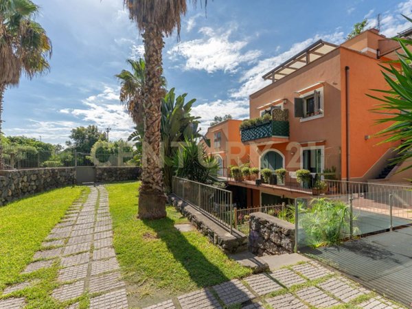 casa indipendente in vendita a Catania