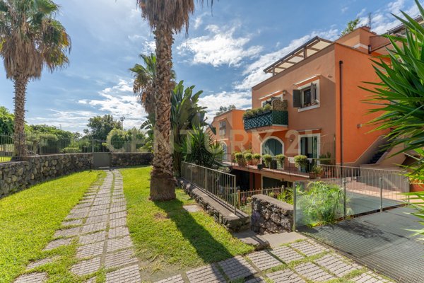 casa indipendente in vendita a Catania