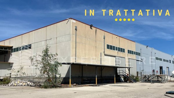 locale commerciale in vendita a Catania in zona Zona Industriale