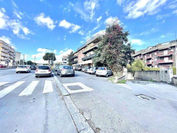 locale commerciale in vendita a Catania in zona San Leone