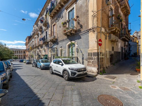 casa indipendente in vendita a Catania in zona Centro Storico