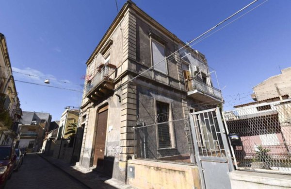 casa indipendente in vendita a Catania in zona Centro Storico