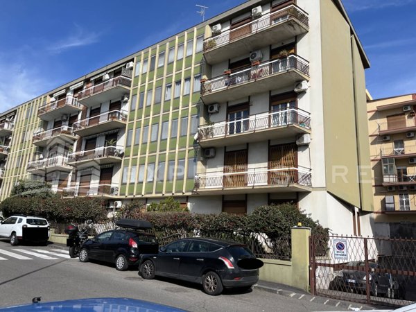 locale commerciale in vendita a Catania