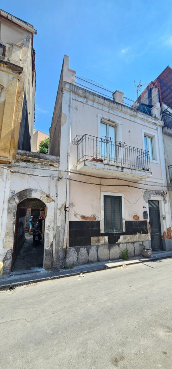 casa indipendente in vendita a Catania
