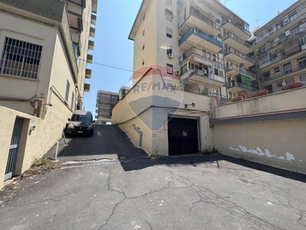 locale commerciale in vendita a Catania