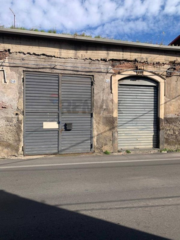 locale commerciale in vendita a Catania