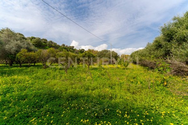 negozio in vendita a Catania in zona Villaggio Delfino-Vaccarizzo