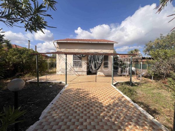 casa indipendente in vendita a Catania in zona Villaggio Delfino-Vaccarizzo
