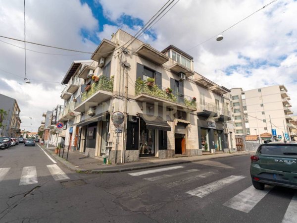 negozio in vendita a Catania in zona Barriera del Bosco