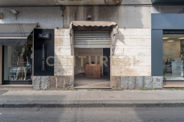 locale commerciale in vendita a Catania in zona Barriera del Bosco