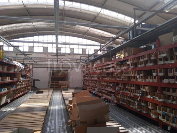 locale commerciale in vendita a Catania