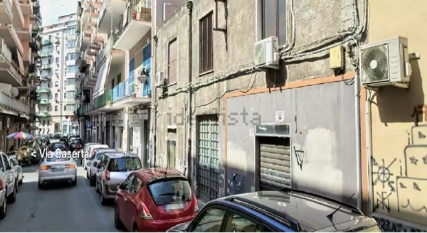 locale commerciale in vendita a Catania