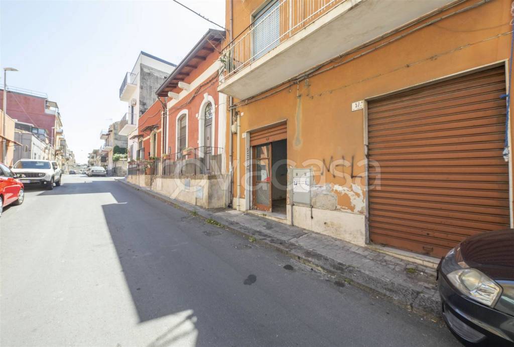 negozio in vendita a Catania in zona Picanello